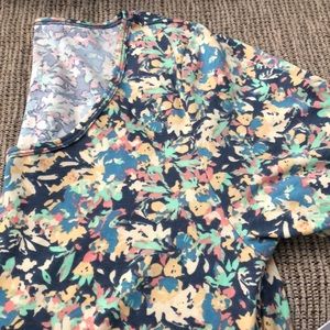 Small LulaRoe Perfect T